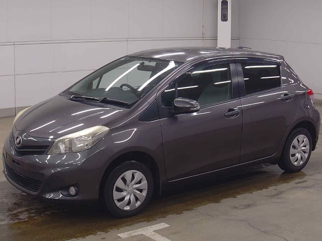 2011 TOYOTA Vitz