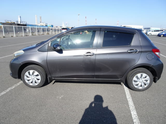 2011 TOYOTA Vitz