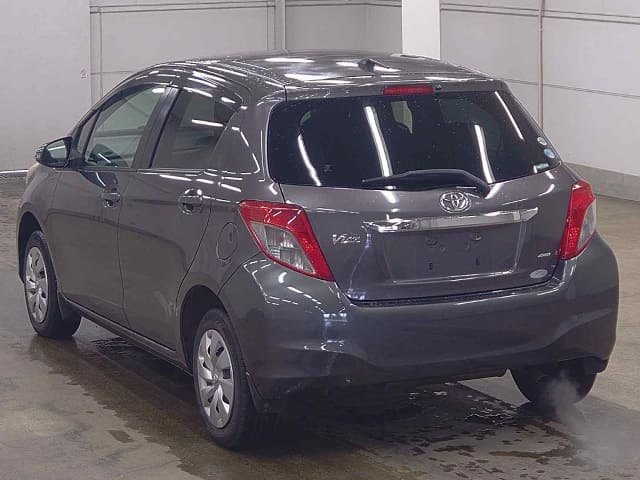 2011 TOYOTA Vitz