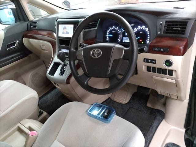 2010 TOYOTA Vellfire