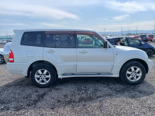 2005 MITSUBISHI Pajero