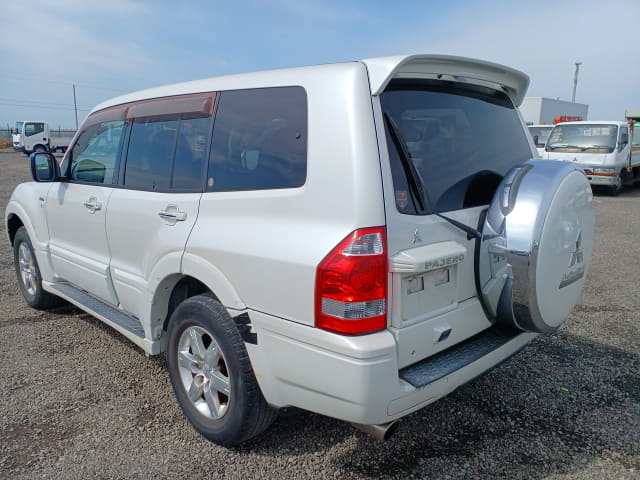 2005 MITSUBISHI Pajero