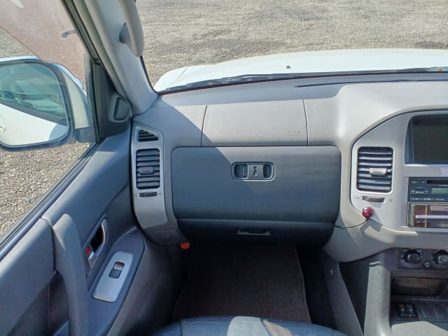 2005 MITSUBISHI Pajero