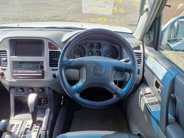 2005 MITSUBISHI Pajero