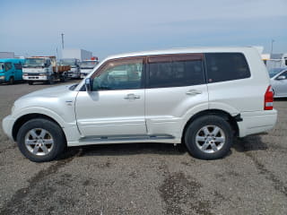 2005 MITSUBISHI Pajero