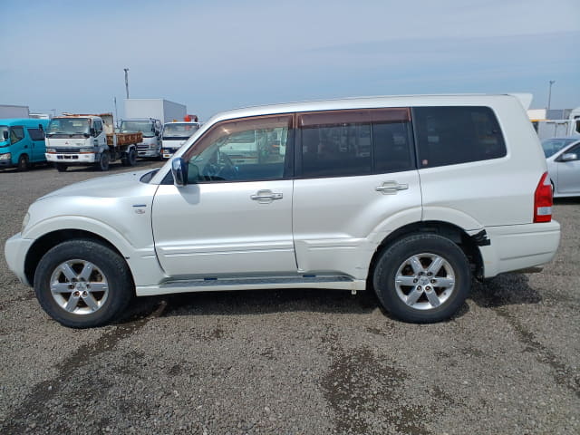 2005 MITSUBISHI Pajero