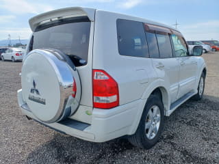 2005 MITSUBISHI Pajero