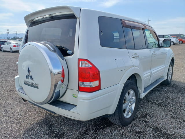 2005 MITSUBISHI Pajero