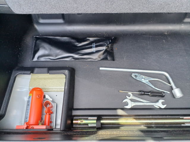 2005 MITSUBISHI Pajero