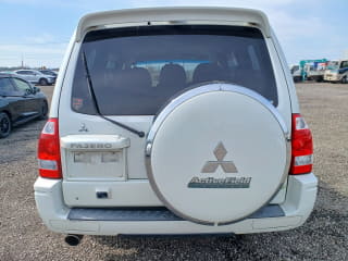 2005 MITSUBISHI Pajero