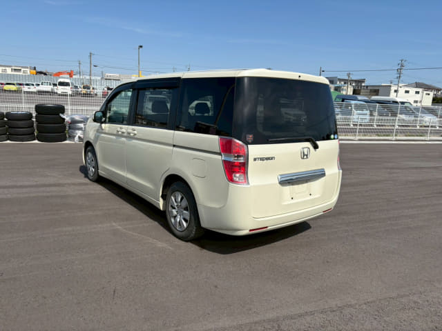 2010 HONDA Step WGN