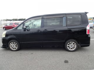 2009 TOYOTA Noah