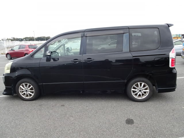 2009 TOYOTA Noah