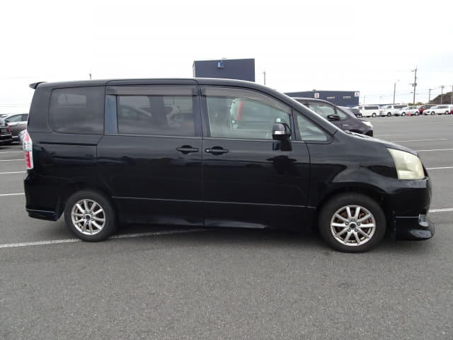 2009 TOYOTA Noah