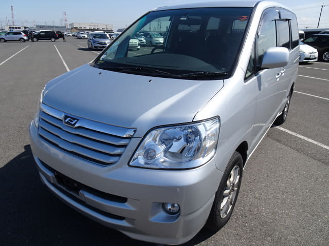 2002 TOYOTA Noah