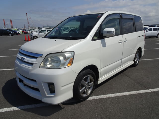 2002 TOYOTA Noah