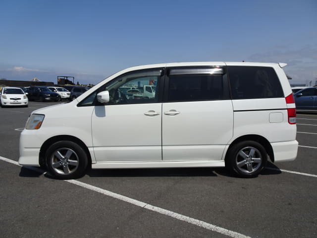 2002 TOYOTA Noah