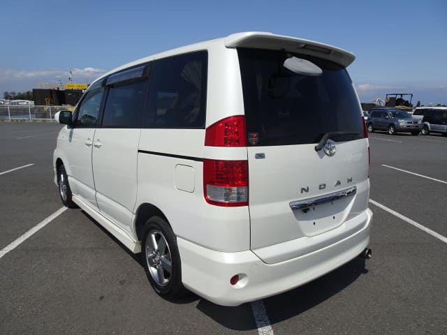 2002 TOYOTA Noah