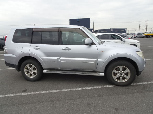 2009 MITSUBISHI Pajero
