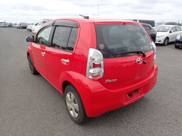 2011 TOYOTA Passo