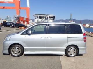 2003 TOYOTA Noah