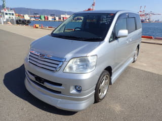 2003 TOYOTA Noah