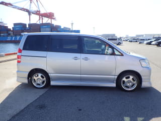 2003 TOYOTA Noah