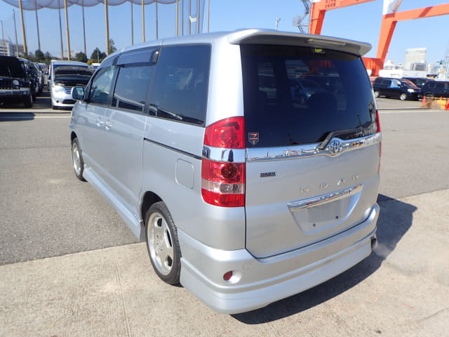 2003 TOYOTA Noah