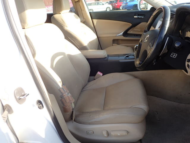 LEXUS IS thumbnail 25