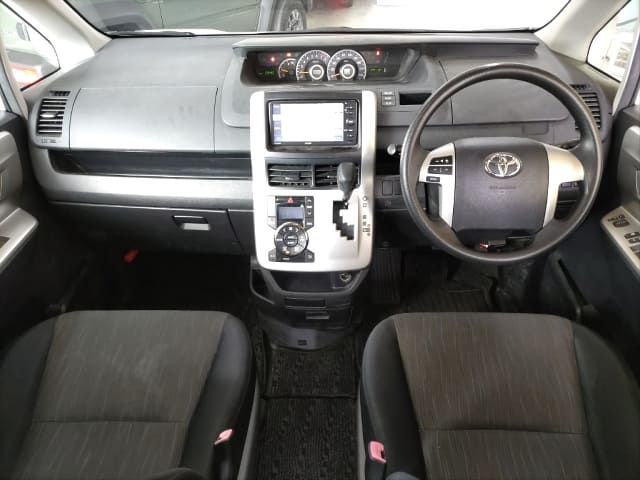2010 TOYOTA Voxy