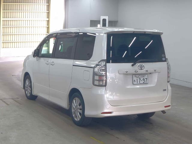 2010 TOYOTA Voxy