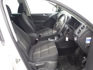 2011 VOLKSWAGEN Tiguan