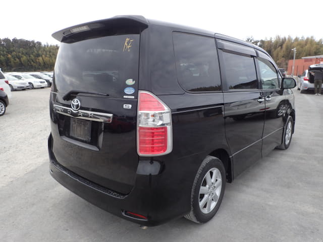 2009 TOYOTA Noah