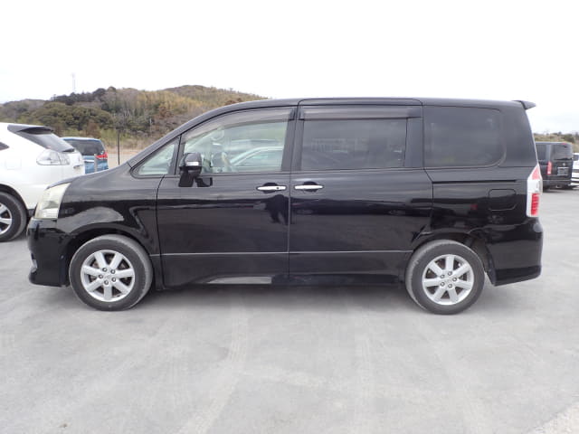 2009 TOYOTA Noah