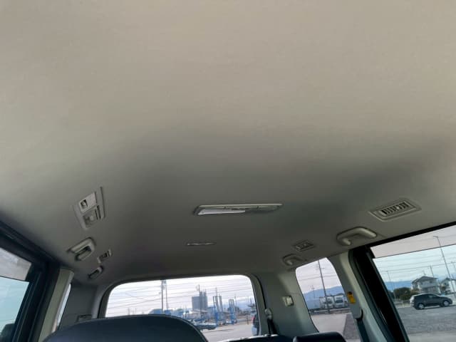 TOYOTA Voxy thumbnail 24