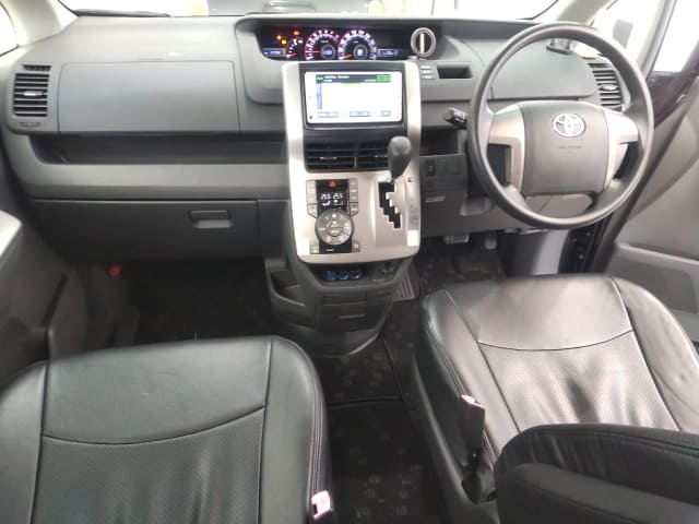 TOYOTA Voxy thumbnail 63