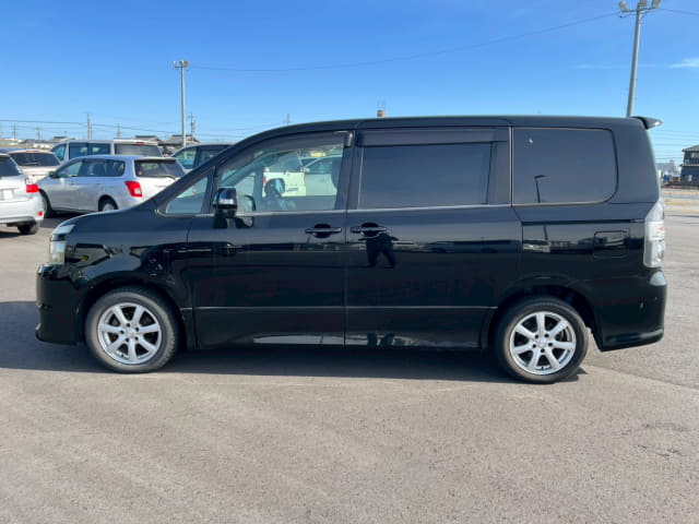 TOYOTA Voxy thumbnail 2