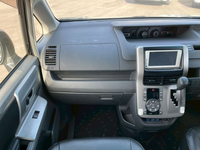 TOYOTA Voxy thumbnail 34