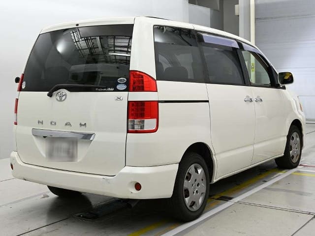 2005 TOYOTA Noah