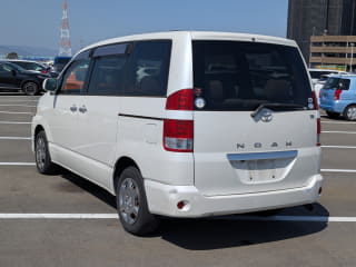 2005 TOYOTA Noah
