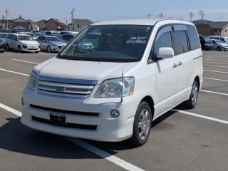 2005 TOYOTA Noah