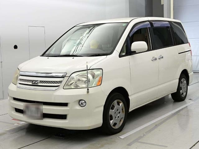 2005 TOYOTA Noah