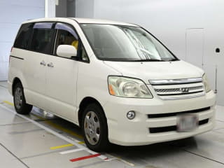 2005 TOYOTA Noah