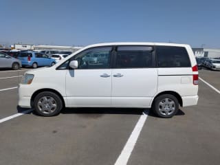 2005 TOYOTA Noah