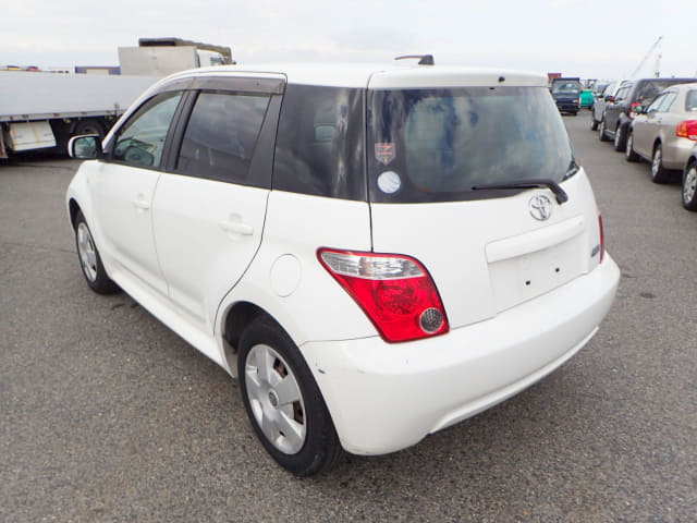 2005 TOYOTA IST