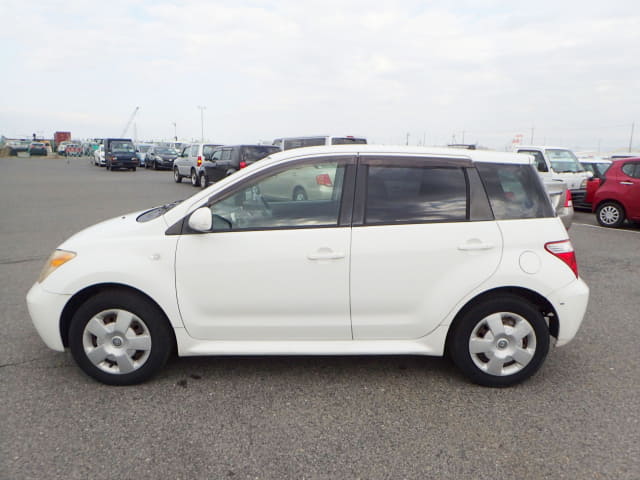 2005 TOYOTA IST