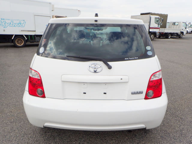 2005 TOYOTA IST