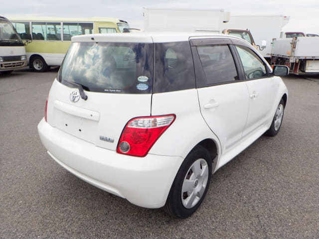 2005 TOYOTA IST