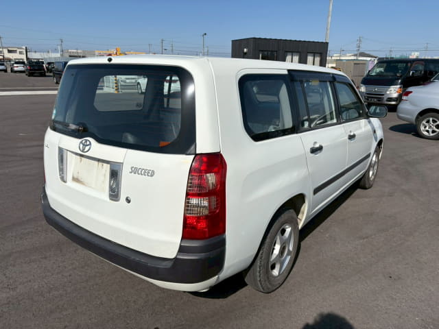 2004 TOYOTA Succeed Van
