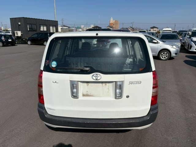 2004 TOYOTA Succeed Van